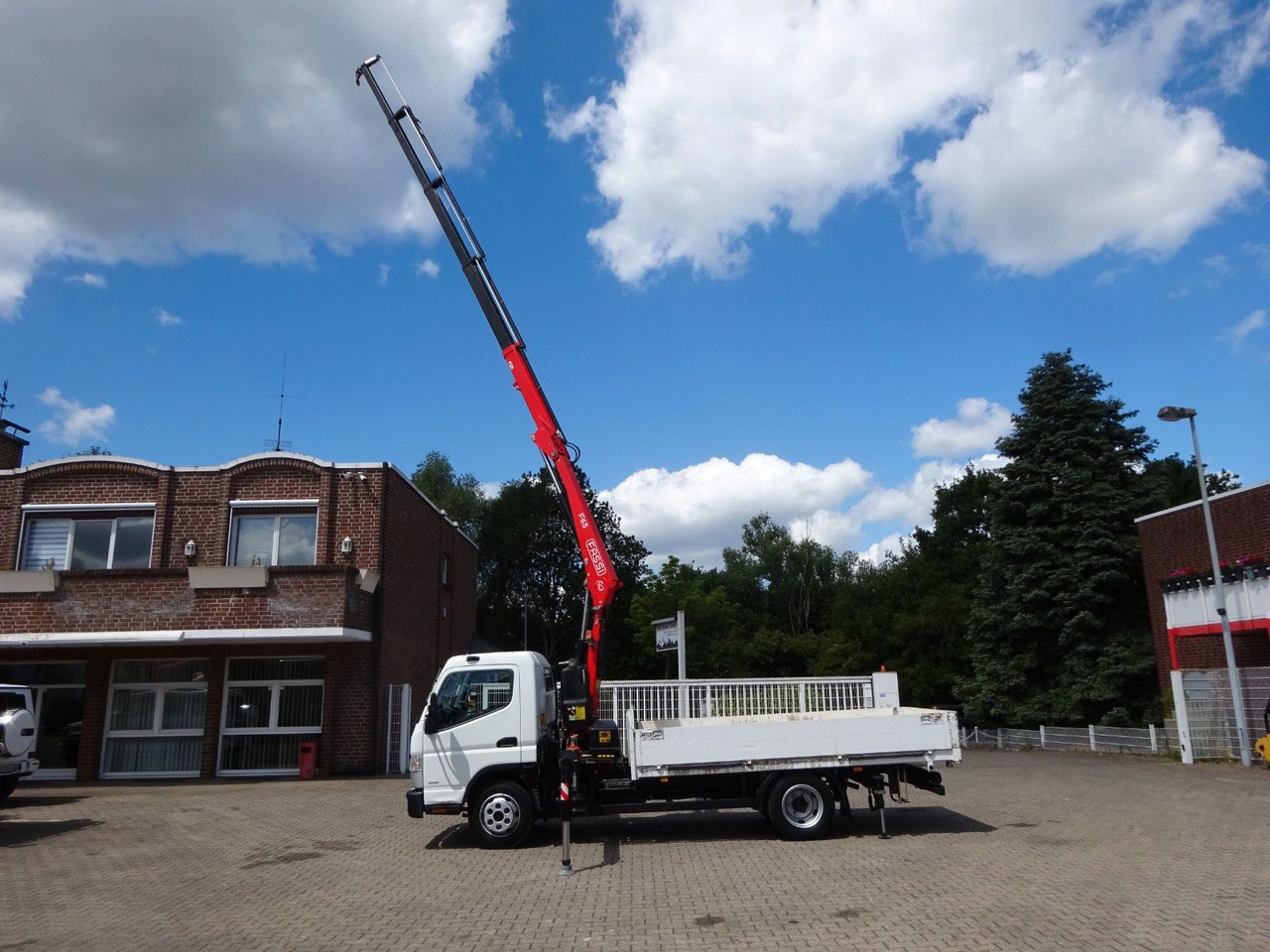FUSO Canter 7C15 mit FASSI F65A Kran - Furgoneta caja abierta: foto 2 FUSO Canter 7C15 mit FASSI F65A Kran - Furgoneta caja abierta: foto 2