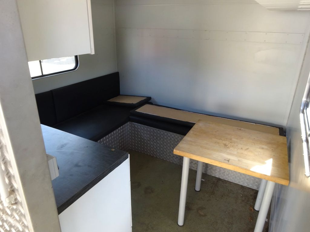 Camión caja cerrada MAN 8.220 Koffer mit LBW als Wohnmobil ausgebaut 4x2 MAN 8.220 Koffer mit LBW als Wohnmobil ausgebaut 4x2: foto 16 Camión caja cerrada MAN 8.220 Koffer mit LBW als Wohnmobil ausgebaut 4x2 MAN 8.220 Koffer mit LBW als Wohnmobil ausgebaut 4x2: foto 16