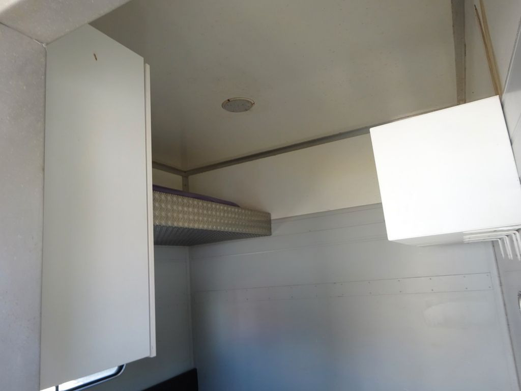 Camión caja cerrada MAN 8.220 Koffer mit LBW als Wohnmobil ausgebaut 4x2 MAN 8.220 Koffer mit LBW als Wohnmobil ausgebaut 4x2: foto 17 Camión caja cerrada MAN 8.220 Koffer mit LBW als Wohnmobil ausgebaut 4x2 MAN 8.220 Koffer mit LBW als Wohnmobil ausgebaut 4x2: foto 17