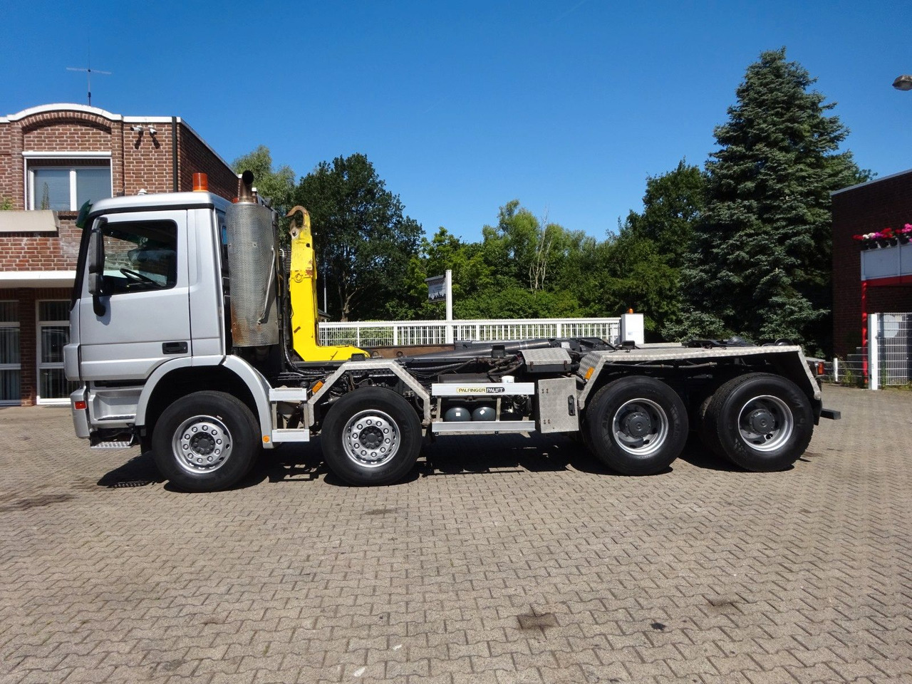 Mercedes-Benz 3244  Actros PALFINGER Abroller 8x4 - Camión multibasculante: foto 2 Mercedes-Benz 3244  Actros PALFINGER Abroller 8x4 - Camión multibasculante: foto 2