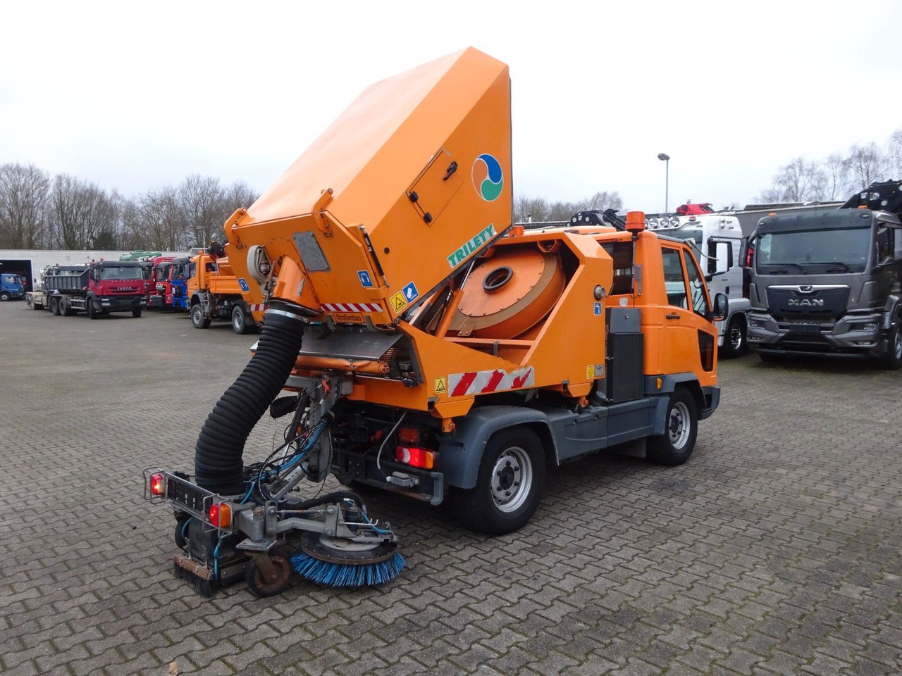 Multicar M30 HAKO FUMO Kehrmaschine+Kipper Wechsel-System - Furgoneta basculante: foto 4 Multicar M30 HAKO FUMO Kehrmaschine+Kipper Wechsel-System - Furgoneta basculante: foto 4