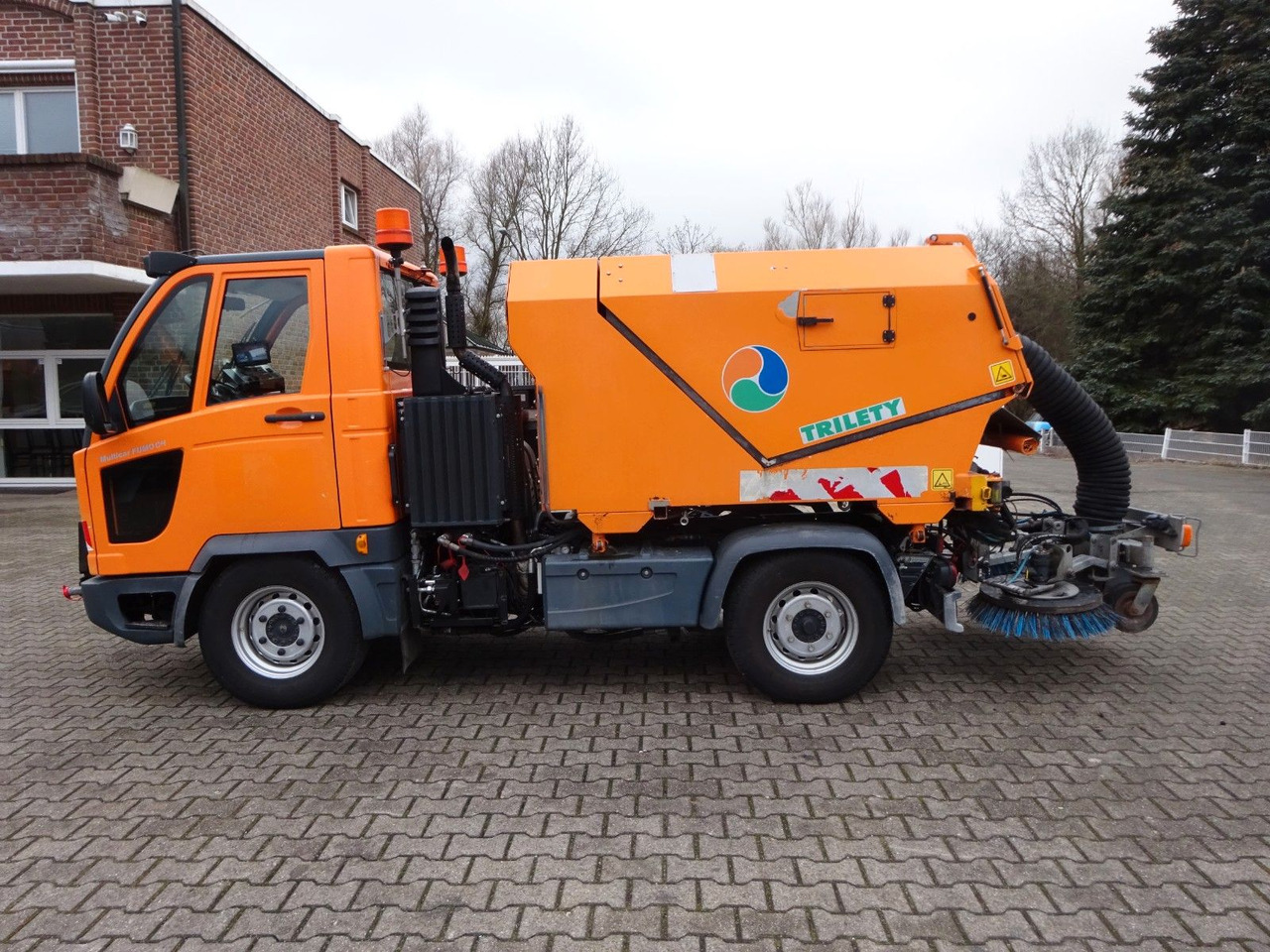 Multicar M30 HAKO FUMO Kehrmaschine+Kipper Wechsel-System - Furgoneta basculante: foto 1 Multicar M30 HAKO FUMO Kehrmaschine+Kipper Wechsel-System - Furgoneta basculante: foto 1