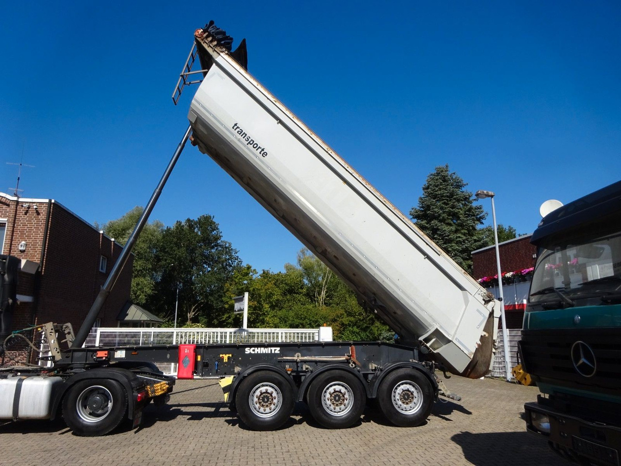 Schmitz Cargobull Kippauflieger mit 3 Achsen ca. 24 m³ 5x Bestand - Semirremolque volquete: foto 1 Schmitz Cargobull Kippauflieger mit 3 Achsen ca. 24 m³ 5x Bestand - Semirremolque volquete: foto 1