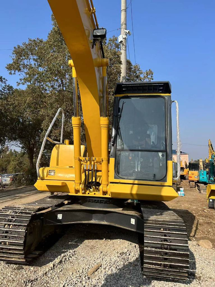 KOMATSU PC 130-8 - Excavadora de cadenas: foto 4 KOMATSU PC 130-8 - Excavadora de cadenas: foto 4