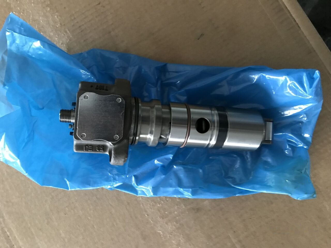 Bosch 2018 0280748802 Mercedes-Benz AXOR-ATEGO-ACTROS truck - Bomba de combustible para Camión: foto 2 Bosch 2018 0280748802 Mercedes-Benz AXOR-ATEGO-ACTROS truck - Bomba de combustible para Camión: foto 2