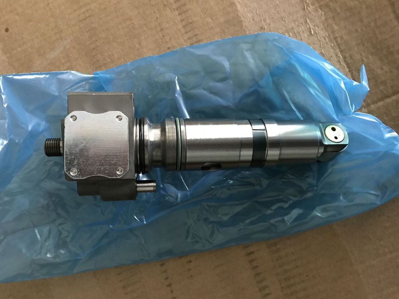 Mercedes-Benz 2018 0280746902 Mercedes-Benz AXOR-ATEGO - Inyector para Camión: foto 1 Mercedes-Benz 2018 0280746902 Mercedes-Benz AXOR-ATEGO - Inyector para Camión: foto 1