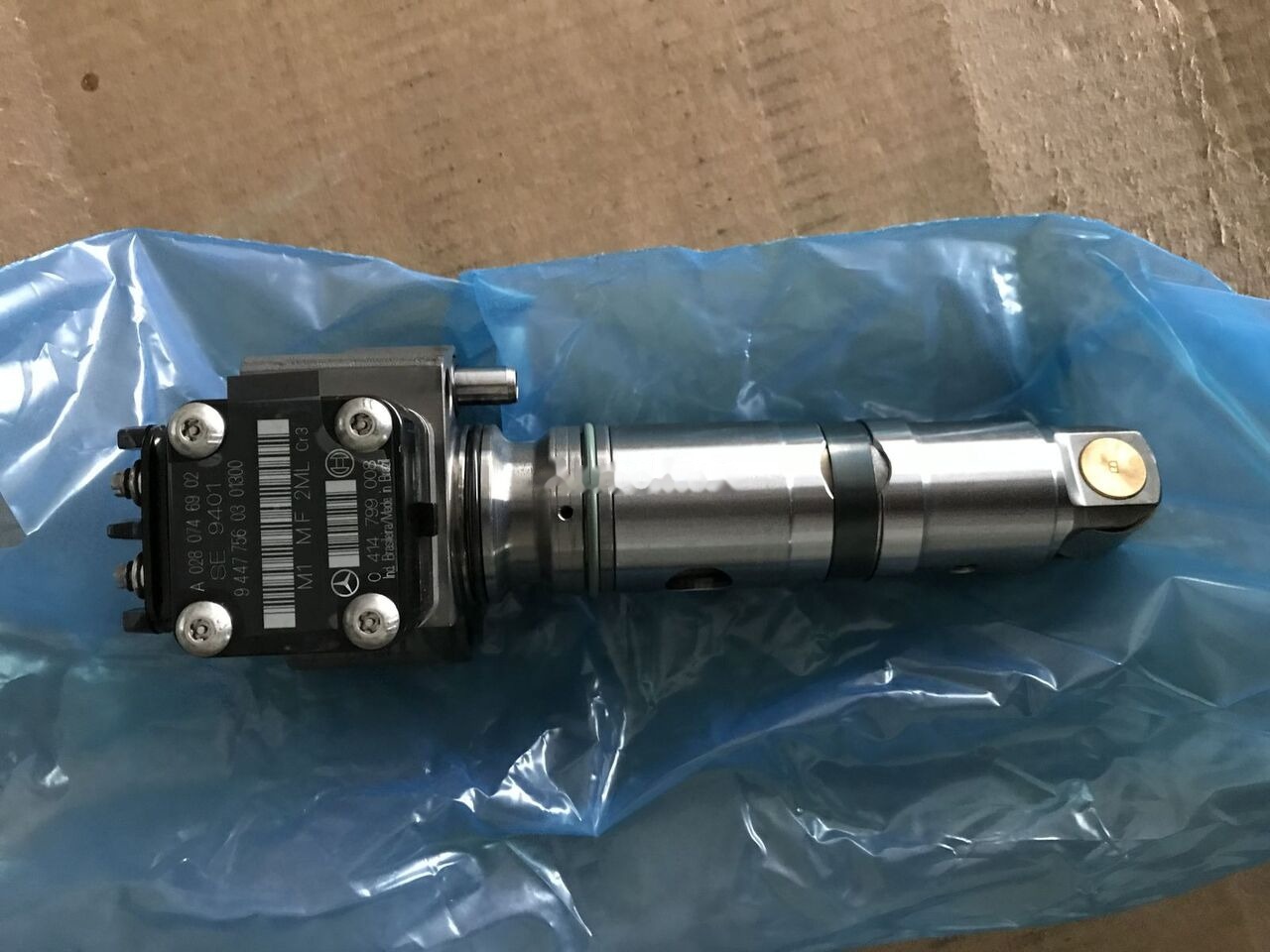 Mercedes-Benz 2018 0280746902 Mercedes-Benz AXOR-ATEGO - Inyector para Camión: foto 2 Mercedes-Benz 2018 0280746902 Mercedes-Benz AXOR-ATEGO - Inyector para Camión: foto 2