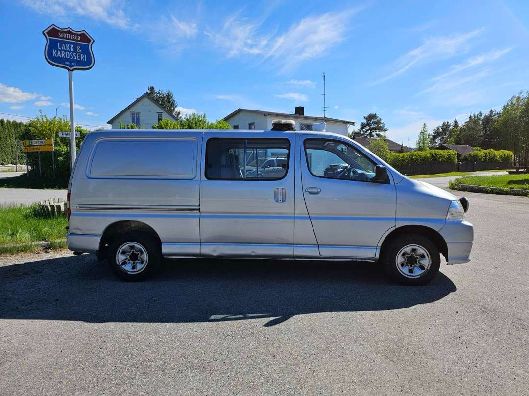 2009 Personbil Toyota Hiace 4 WD Lang type 9 seter EU-Godkjent - Coche: foto 5 2009 Personbil Toyota Hiace 4 WD Lang type 9 seter EU-Godkjent - Coche: foto 5