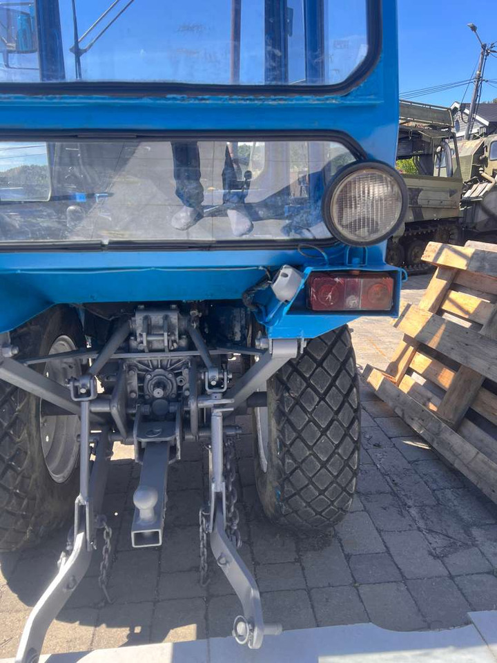 Iseki TX1500 brøyteskjær og feiekost - Tractor: foto 2 Iseki TX1500 brøyteskjær og feiekost - Tractor: foto 2