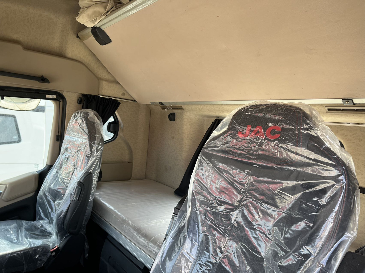 JAC - Cabeza tractora: foto 3 JAC - Cabeza tractora: foto 3