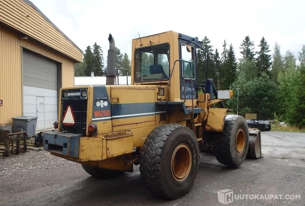Komatsu WA 250-1, 1987, 27 501 h Pyöräkuormaaja, Forssa - Cargadora de ruedas: foto 5 Komatsu WA 250-1, 1987, 27 501 h Pyöräkuormaaja, Forssa - Cargadora de ruedas: foto 5