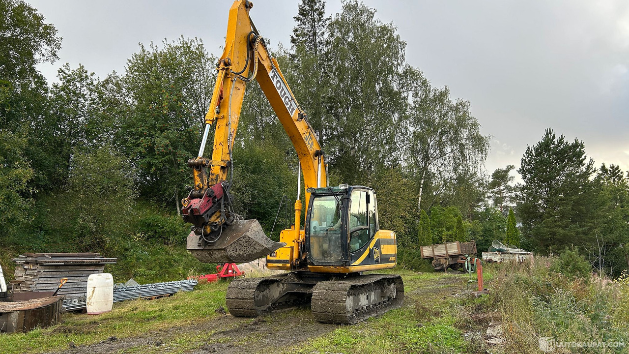 Tela-alustainen kaivinkone, JCB JS130, vm. 2003, sekä kolme kauhaa ja koura, Nousiainen - Maquinaria de construcción: foto 1 Tela-alustainen kaivinkone, JCB JS130, vm. 2003, sekä kolme kauhaa ja koura, Nousiainen - Maquinaria de construcción: foto 1