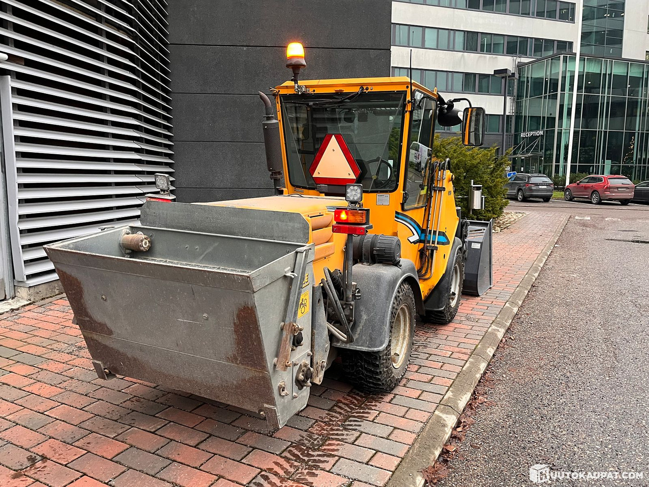 Wille 355B property maintenance machine with good attachments, 2006, Vantaa - Cargadora articulada: foto 4 Wille 355B property maintenance machine with good attachments, 2006, Vantaa - Cargadora articulada: foto 4