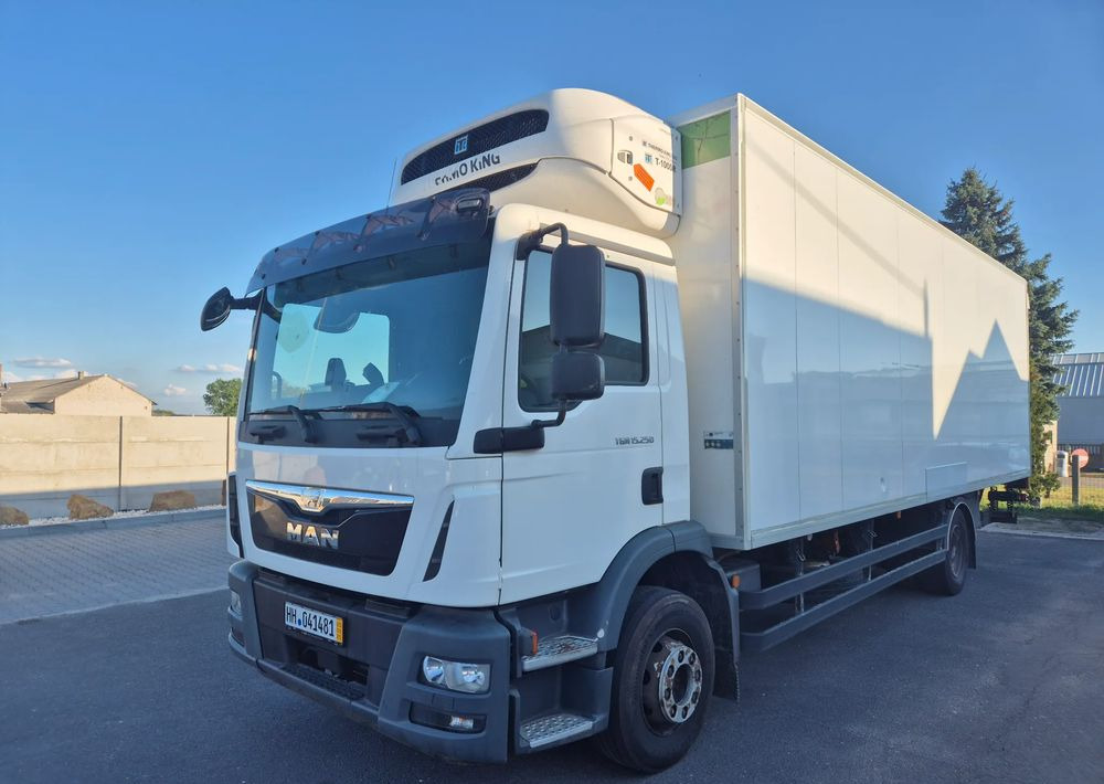 MAN TGM 15.250 7.5m winda AUTOMAT KLIMA z Niemiec EURO 6 / CHŁODNIA T-1000R THERMOKING - Camión frigorífico: foto 1 MAN TGM 15.250 7.5m winda AUTOMAT KLIMA z Niemiec EURO 6 / CHŁODNIA T-1000R THERMOKING - Camión frigorífico: foto 1