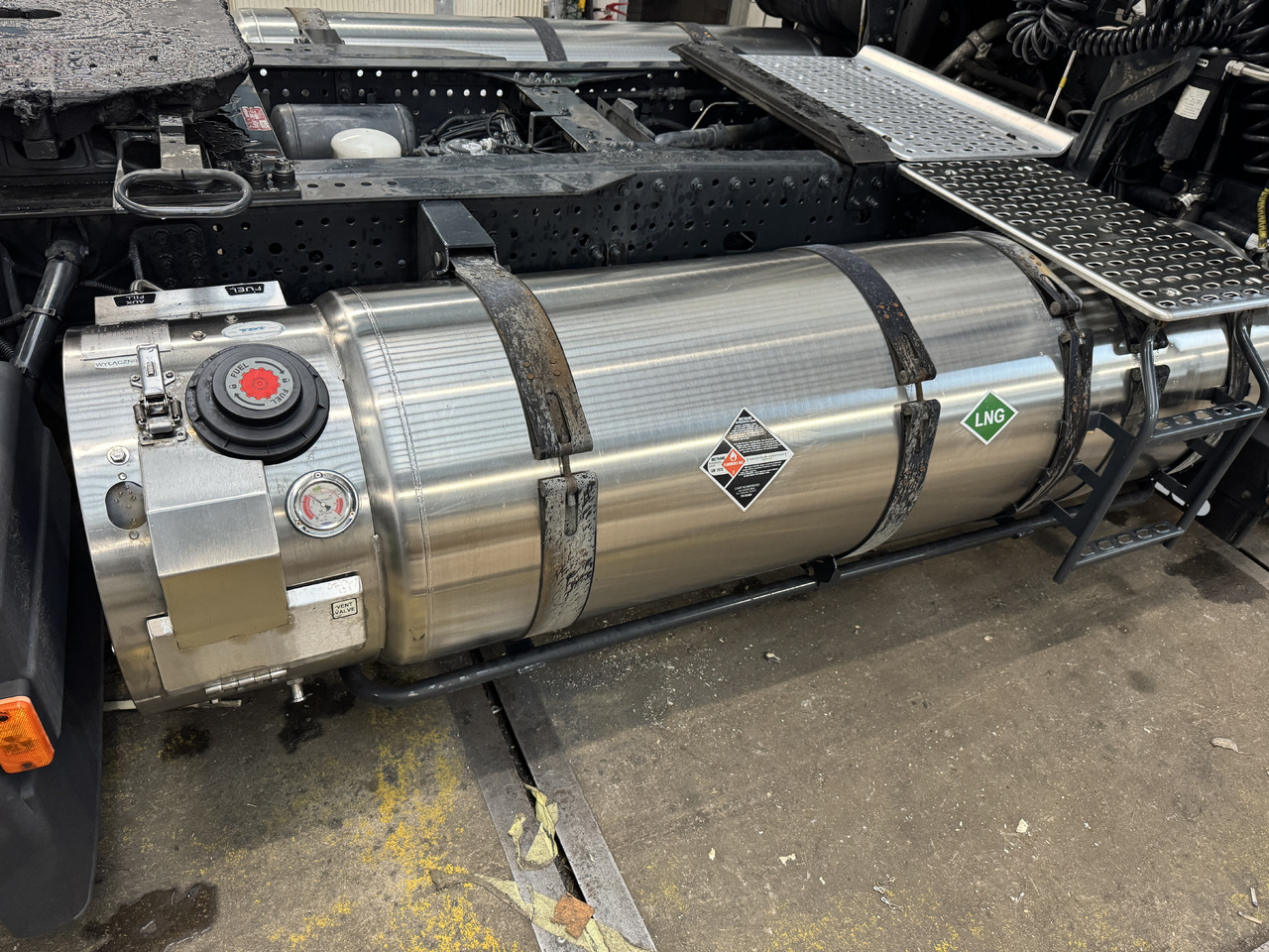 IVECO STRALIS HI-WAY S-WAY - Depósito de combustible: foto 1 IVECO STRALIS HI-WAY S-WAY - Depósito de combustible: foto 1