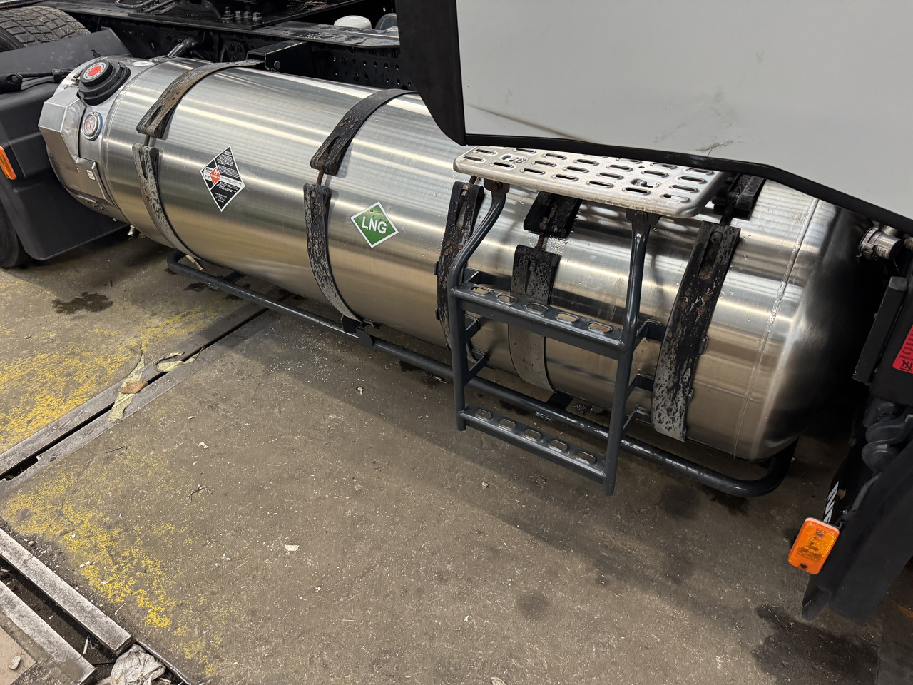 IVECO STRALIS HI-WAY S-WAY - Depósito de combustible: foto 2 IVECO STRALIS HI-WAY S-WAY - Depósito de combustible: foto 2