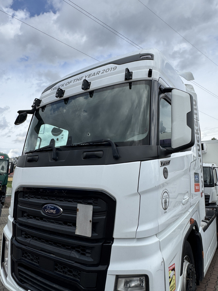 FORD F-MAX TRUCKS 500 - Cabina: foto 3 FORD F-MAX TRUCKS 500 - Cabina: foto 3