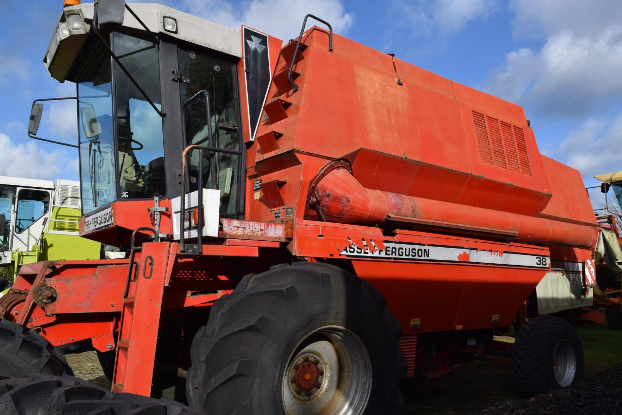 Massey Ferguson MF 38 - Cosechadora de granos: foto 2 Massey Ferguson MF 38 - Cosechadora de granos: foto 2