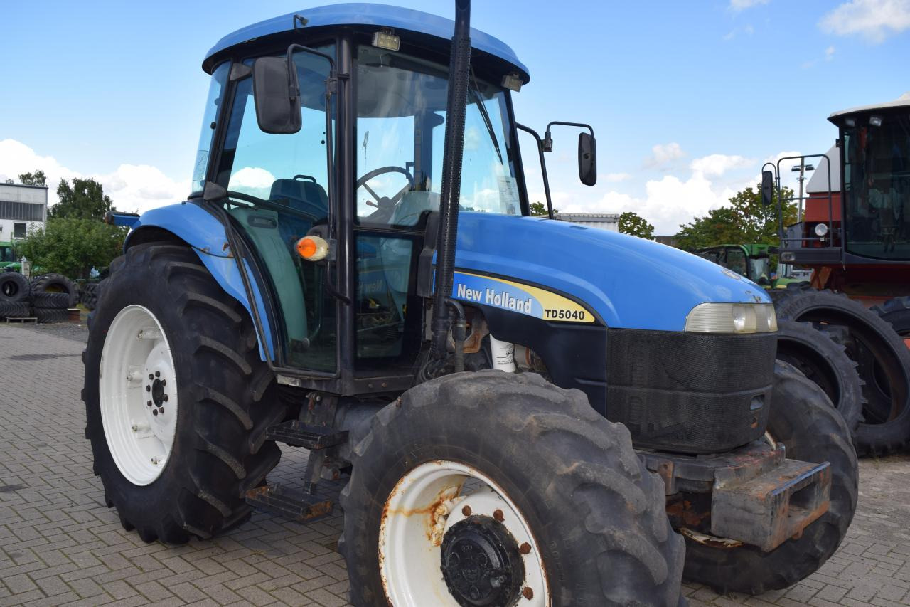 New Holland TD 5040 - Tractor: foto 3 New Holland TD 5040 - Tractor: foto 3
