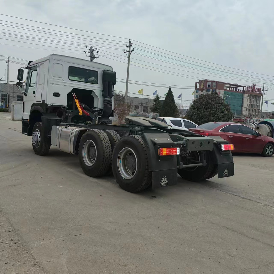 SINOTRUK HOWO trailer head - Cabeza tractora: foto 4 SINOTRUK HOWO trailer head - Cabeza tractora: foto 4