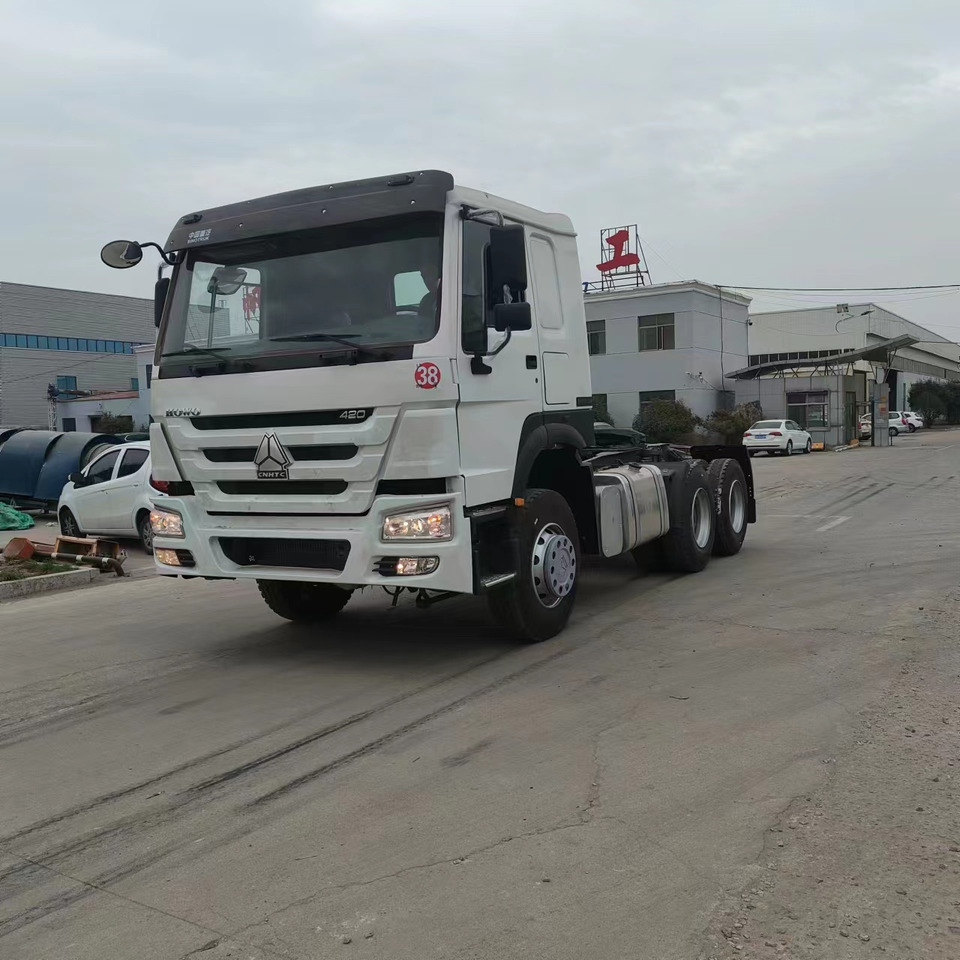 SINOTRUK HOWO trailer head - Cabeza tractora: foto 2 SINOTRUK HOWO trailer head - Cabeza tractora: foto 2