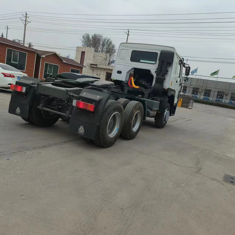 SINOTRUK HOWO trailer head - Cabeza tractora: foto 5 SINOTRUK HOWO trailer head - Cabeza tractora: foto 5