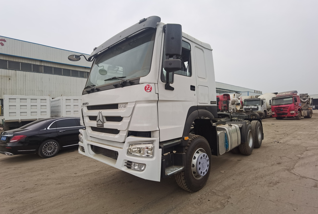 SINOTRUK HOWO trailer head - Cabeza tractora: foto 1 SINOTRUK HOWO trailer head - Cabeza tractora: foto 1