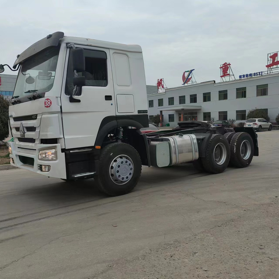 SINOTRUK HOWO trailer head - Cabeza tractora: foto 3 SINOTRUK HOWO trailer head - Cabeza tractora: foto 3