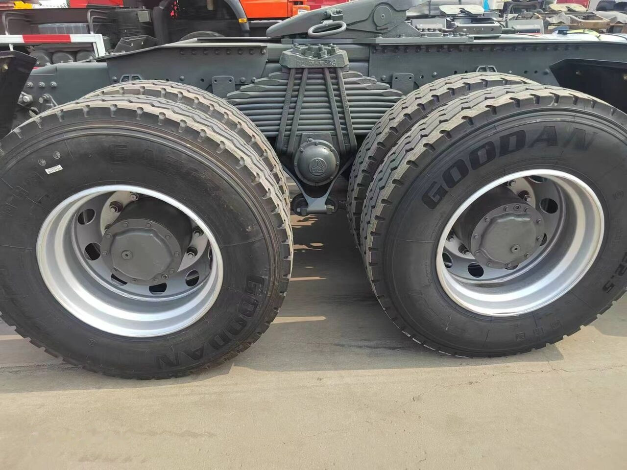 Sinotruk Howo 420 - Cabeza tractora: foto 2 Sinotruk Howo 420 - Cabeza tractora: foto 2