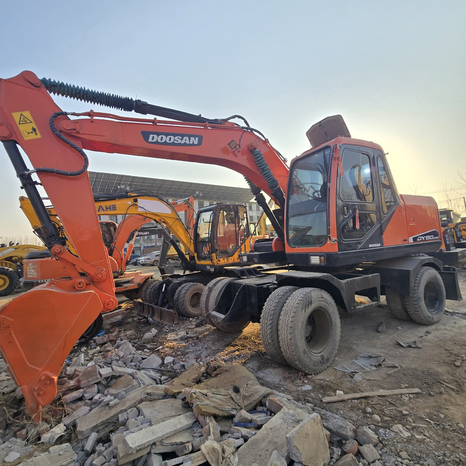 Doosan DX150W-9C - Excavadora de ruedas: foto 3 Doosan DX150W-9C - Excavadora de ruedas: foto 3