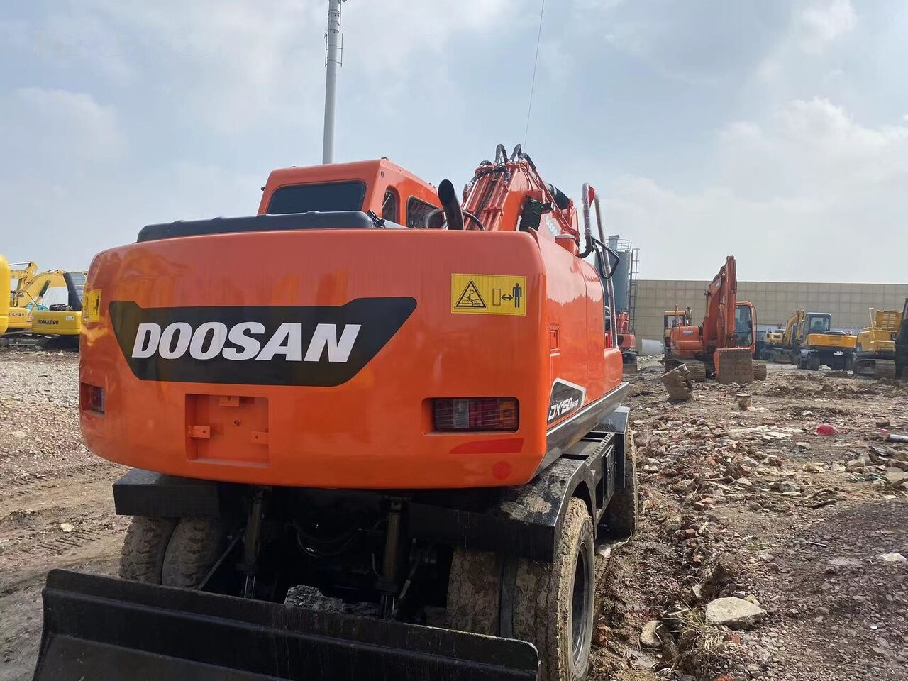 Doosan DX150W - Excavadora de ruedas: foto 3 Doosan DX150W - Excavadora de ruedas: foto 3