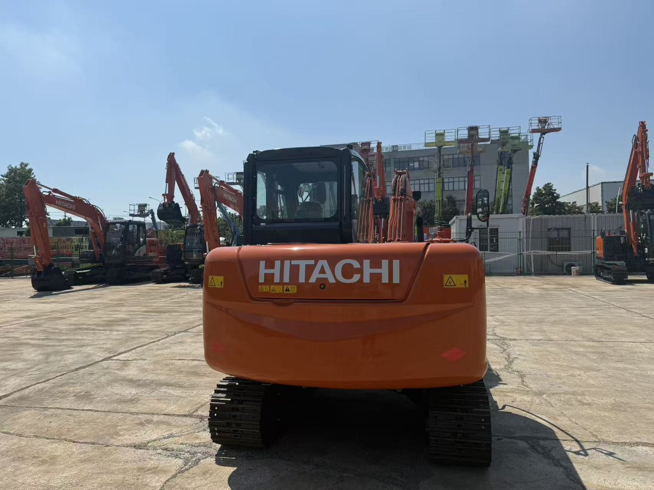 HITACHI ZX60 - Excavadora: foto 2 HITACHI ZX60 - Excavadora: foto 2