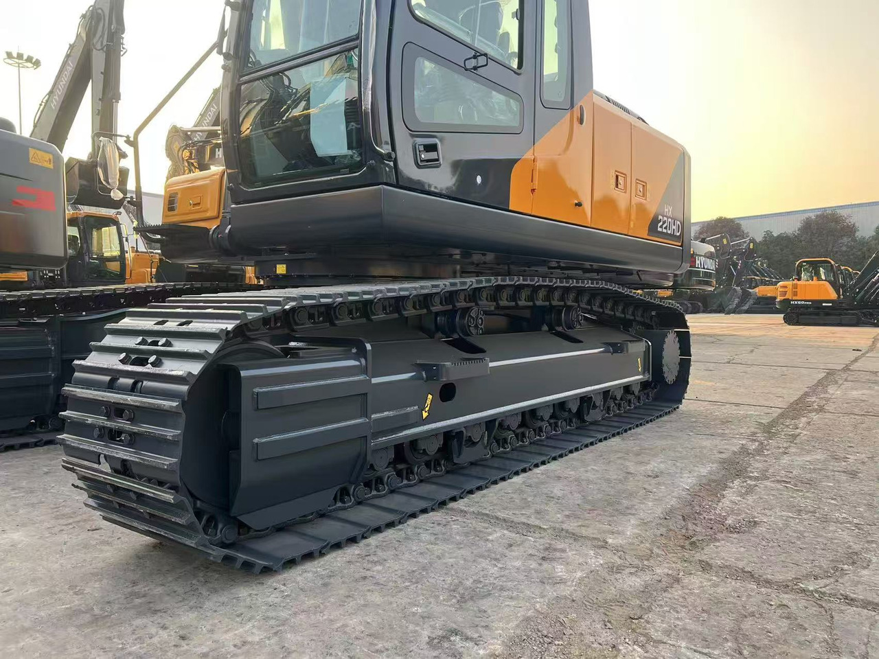 HYUNDAI HX220HD - Excavadora de cadenas: foto 5 HYUNDAI HX220HD - Excavadora de cadenas: foto 5