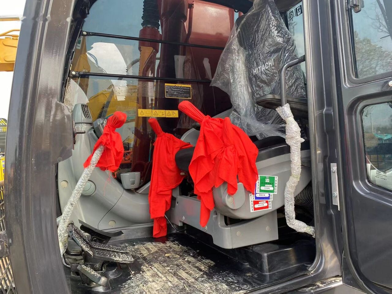 Hitachi ZX240H - Excavadora de cadenas: foto 1 Hitachi ZX240H - Excavadora de cadenas: foto 1