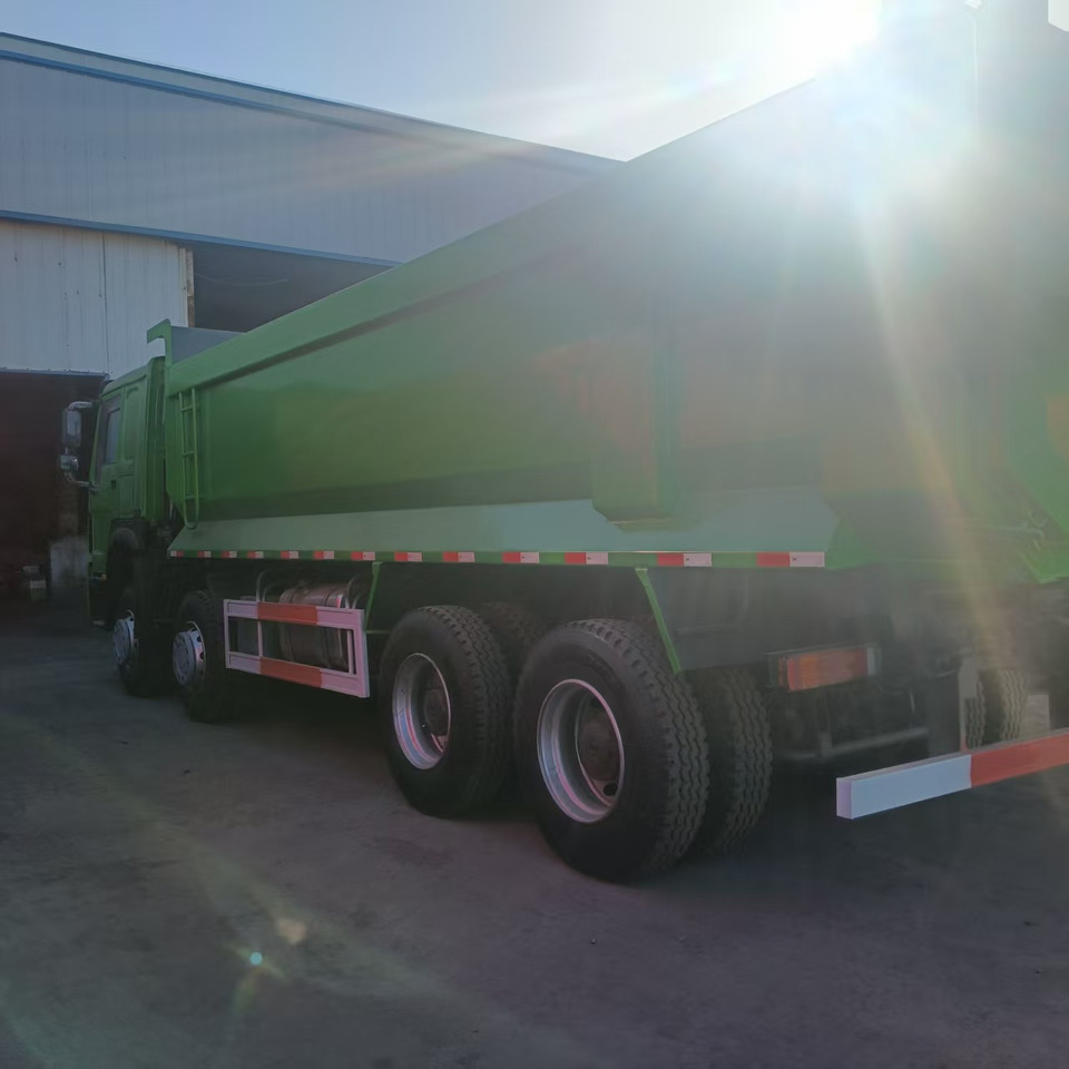 SINOTRUK HOWO - Camión caja cerrada: foto 3 SINOTRUK HOWO - Camión caja cerrada: foto 3