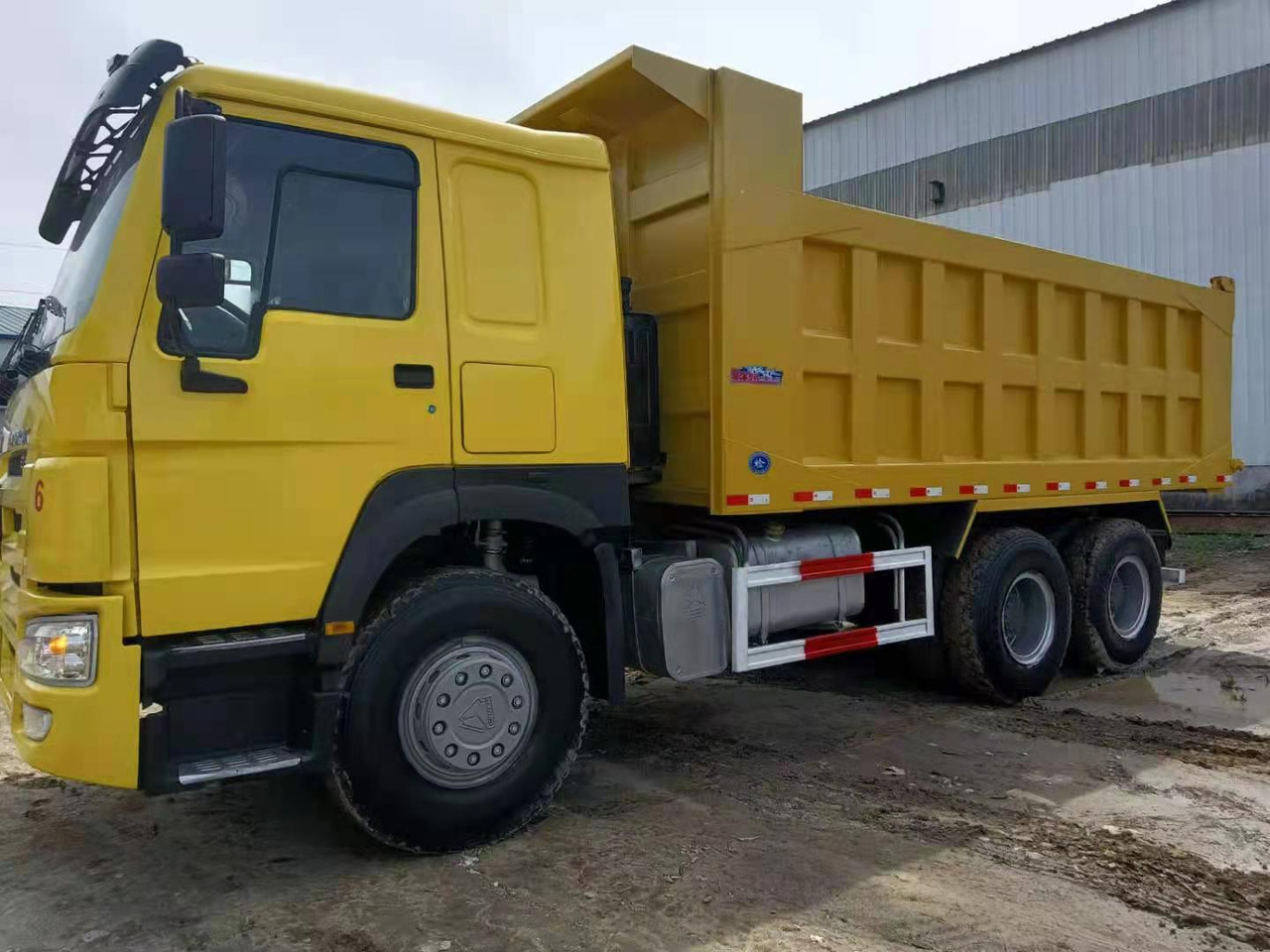 Camión volquete SINOTRUK HOWO: foto 7