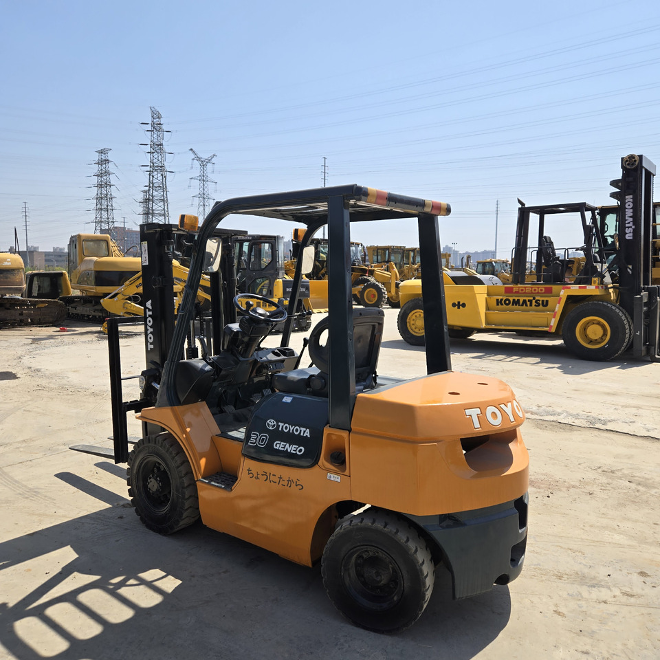 Toyota FD30 - Carretilla elevadora diésel: foto 2 Toyota FD30 - Carretilla elevadora diésel: foto 2