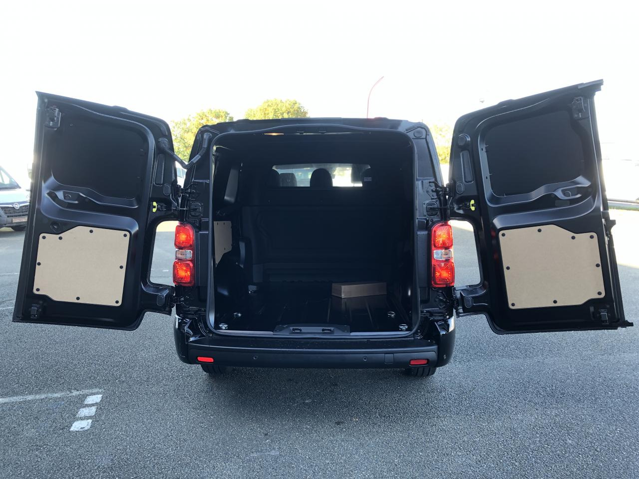 CITROEN Jumpy XL 2.0 BlueHDi - 180 S&S - BV EAT8 III CABINE APPROFONDIE Fixe PHASE 2 6 PLACES - Furgón: foto 4 CITROEN Jumpy XL 2.0 BlueHDi - 180 S&S - BV EAT8 III CABINE APPROFONDIE Fixe PHASE 2 6 PLACES - Furgón: foto 4