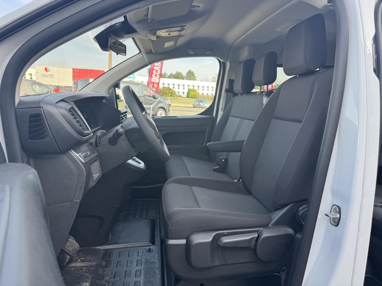 CITROEN jumpy M 2.0 HDI 180 EAT-8 CABINE APPROFONDIE 5 PLACES - Furgoneta combi: foto 5 CITROEN jumpy M 2.0 HDI 180 EAT-8 CABINE APPROFONDIE 5 PLACES - Furgoneta combi: foto 5