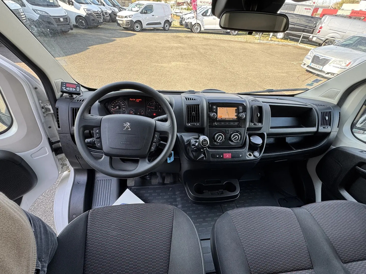 Fiat Ducato CCB 3.5 MAXI HD M 2.3 MULTIJET 130CH BUSINESS - Furgoneta caja cerrada: foto 4 Fiat Ducato CCB 3.5 MAXI HD M 2.3 MULTIJET 130CH BUSINESS - Furgoneta caja cerrada: foto 4