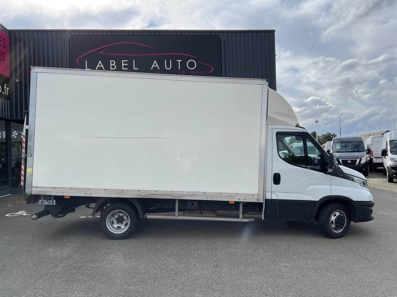 IVECO Daily 35 C 16 S&S (Quad-Leaf)  CHASSIS CABINE 2014 35C/35S Chassis cabine 35 C Epmt.4.1 PHASE 4 - Furgoneta caja cerrada: foto 1 IVECO Daily 35 C 16 S&S (Quad-Leaf)  CHASSIS CABINE 2014 35C/35S Chassis cabine 35 C Epmt.4.1 PHASE 4 - Furgoneta caja cerrada: foto 1