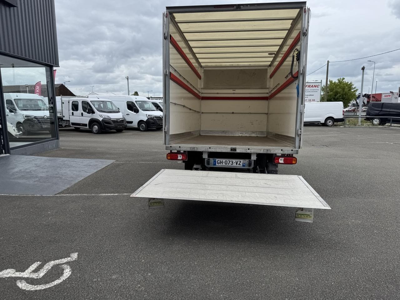 IVECO Daily 35C16 CAISSE HAYON 20M3 RJ 3.0L 160CH - Furgoneta caja cerrada: foto 2 IVECO Daily 35C16 CAISSE HAYON 20M3 RJ 3.0L 160CH - Furgoneta caja cerrada: foto 2