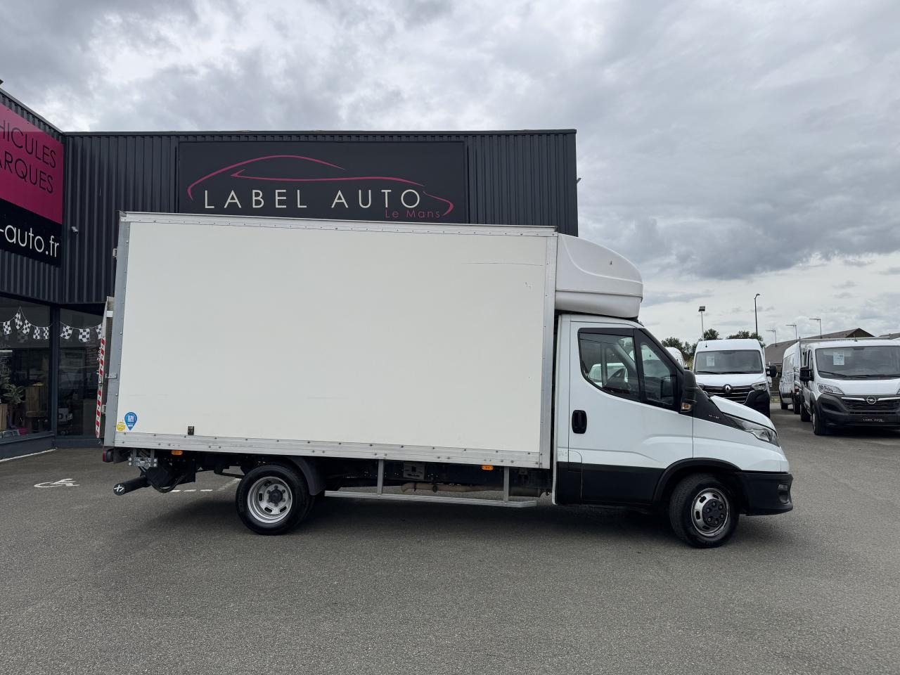 IVECO Daily 35C16 CAISSE HAYON 20M3 RJ 3.0L 160CH - Furgoneta caja cerrada: foto 1 IVECO Daily 35C16 CAISSE HAYON 20M3 RJ 3.0L 160CH - Furgoneta caja cerrada: foto 1