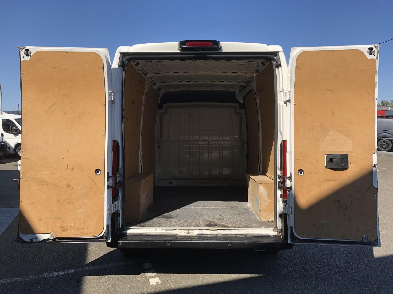 PEUGEOT Boxer 3.3t L2H2 2.2 HDi 140 CH ASPHALT FOURGON TOLE - Furgón: foto 2 PEUGEOT Boxer 3.3t L2H2 2.2 HDi 140 CH ASPHALT FOURGON TOLE - Furgón: foto 2