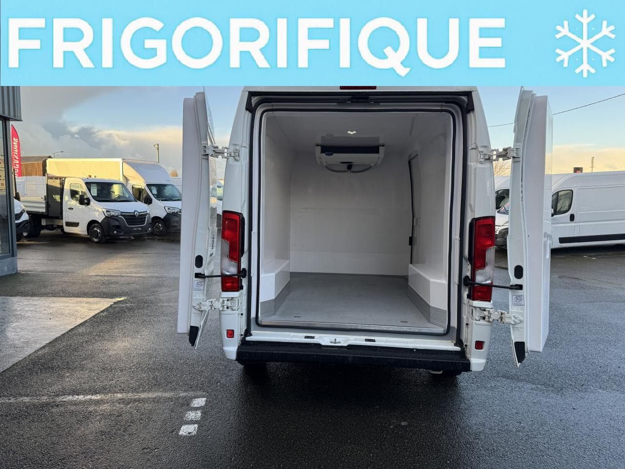 PEUGEOT Boxer 3.5t L2H2 2.2 HDi S&S - 140 III FOURGON TOLE Fourgon Tolé 335 L2H2 PHASE 3 - Furgón: foto 1 PEUGEOT Boxer 3.5t L2H2 2.2 HDi S&S - 140 III FOURGON TOLE Fourgon Tolé 335 L2H2 PHASE 3 - Furgón: foto 1