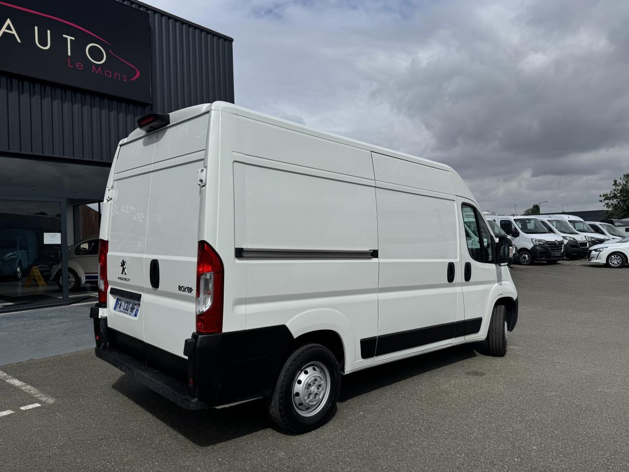 PEUGEOT Boxer Asphalt 333 L2H2 2.2 BlueHDi S&S - 120 III FOURGON TOLE Fourgon Tolé 333 L2H2 PHAS - Furgón: foto 5 PEUGEOT Boxer Asphalt 333 L2H2 2.2 BlueHDi S&S - 120 III FOURGON TOLE Fourgon Tolé 333 L2H2 PHAS - Furgón: foto 5