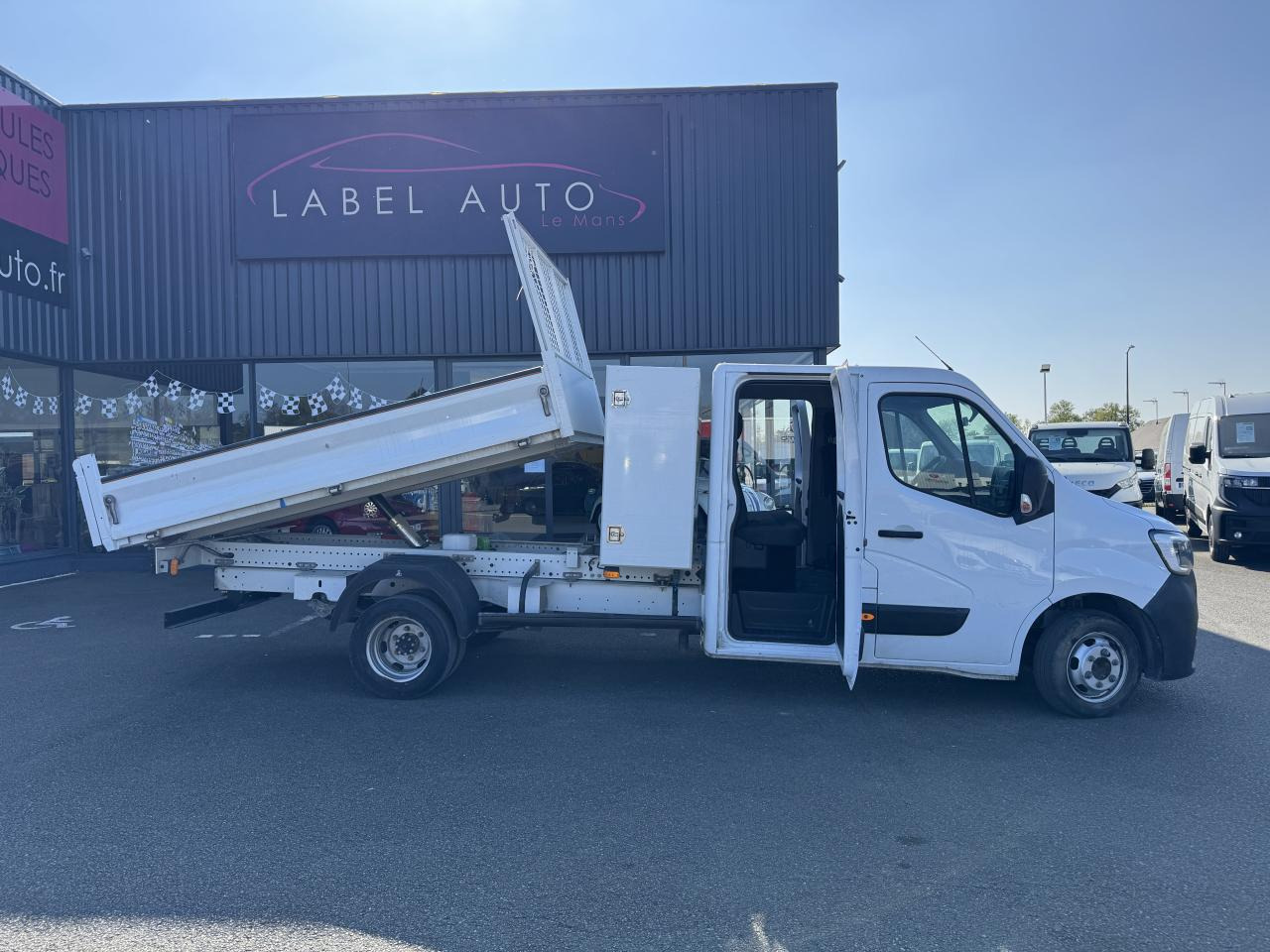 RENAULT MASTER 3T5 BENNE + COFFRE RJ DOUBLE CABINE 6 PL 2.3 DCI 130 CH CONFORT - Furgoneta basculante: foto 1 RENAULT MASTER 3T5 BENNE + COFFRE RJ DOUBLE CABINE 6 PL 2.3 DCI 130 CH CONFORT - Furgoneta basculante: foto 1