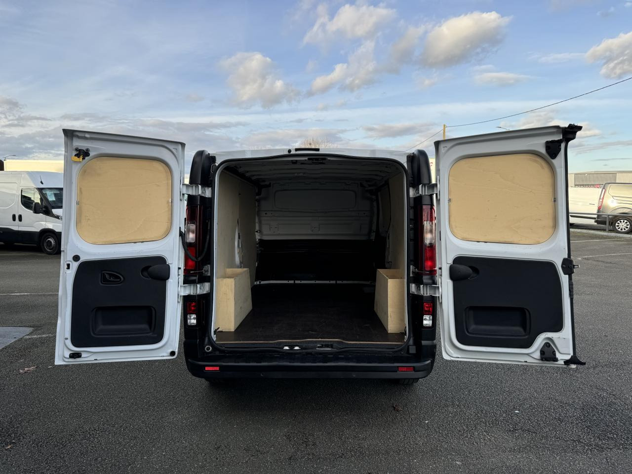 RENAULT Trafic L2H1 3000 Kg 2.0 Blue dCi - 130 III FOURGON Fourgon Grand Confort L2H1 PHASE 3 - Furgón: foto 3 RENAULT Trafic L2H1 3000 Kg 2.0 Blue dCi - 130 III FOURGON Fourgon Grand Confort L2H1 PHASE 3 - Furgón: foto 3