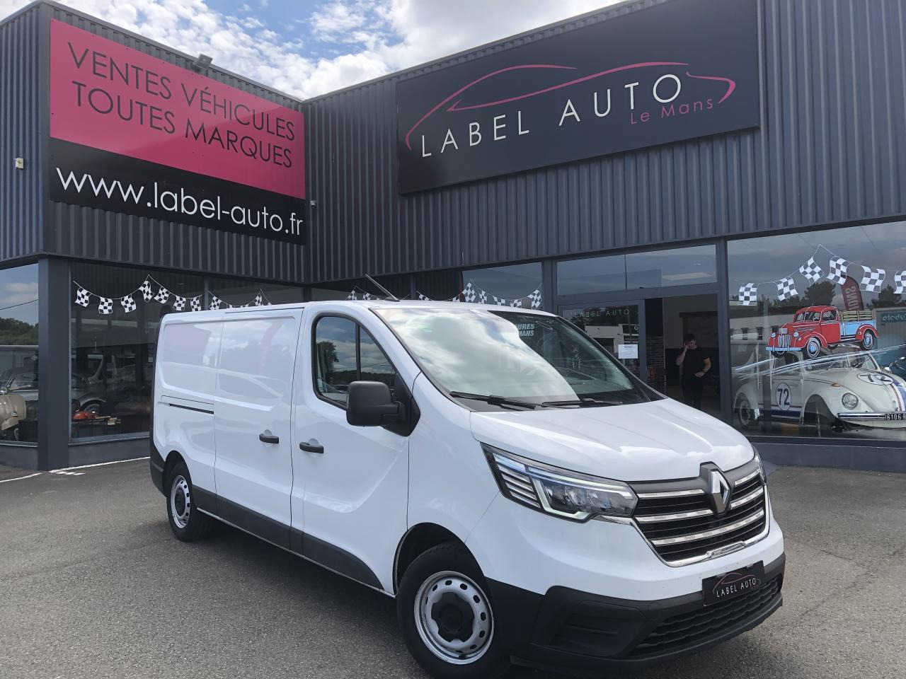 RENAULT Trafic L2H1 3000 Kg 2.0 Blue dCi - 130 III FOURGON Fourgon Grand Confort L2H1 PHASE 3 - Furgón: foto 1 RENAULT Trafic L2H1 3000 Kg 2.0 Blue dCi - 130 III FOURGON Fourgon Grand Confort L2H1 PHASE 3 - Furgón: foto 1