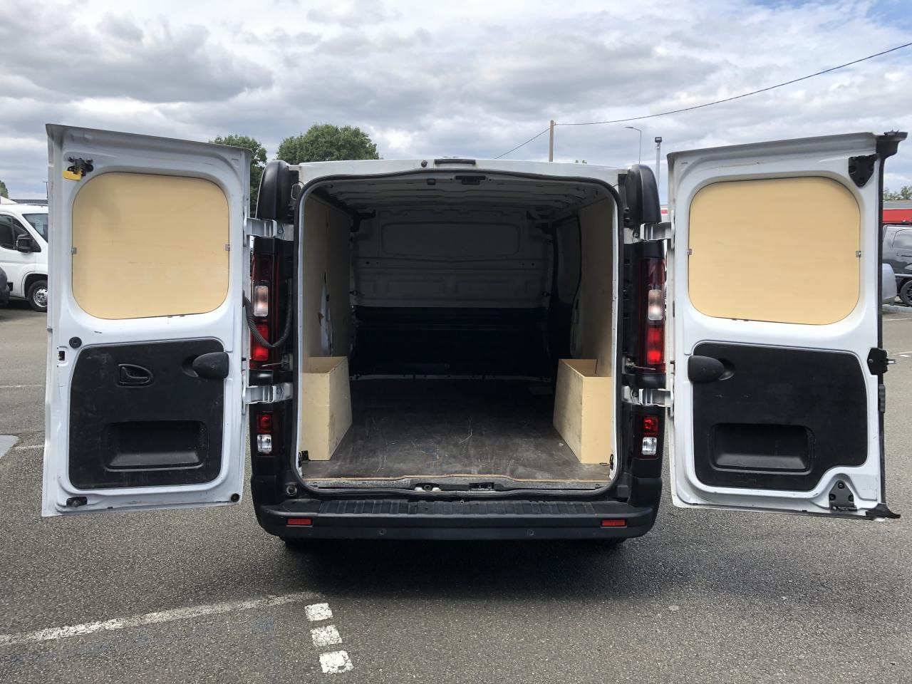 RENAULT Trafic L2H1 3000 Kg 2.0 Blue dCi - 130 III FOURGON Fourgon Grand Confort L2H1 PHASE 3 - Furgón: foto 2 RENAULT Trafic L2H1 3000 Kg 2.0 Blue dCi - 130 III FOURGON Fourgon Grand Confort L2H1 PHASE 3 - Furgón: foto 2